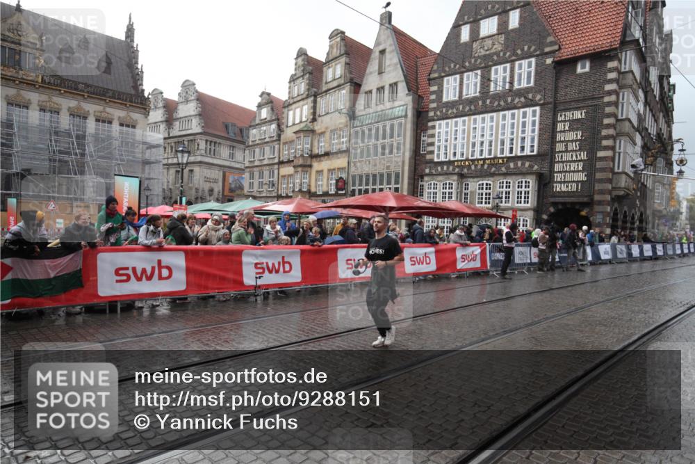 05.10.2025 - 20. swb-Marathon Bremen Yannick Fuchs http://msf.ph/oto/9288151 05.10.2025 15:01:19 Ziel 1835 meine-sportfotos.de