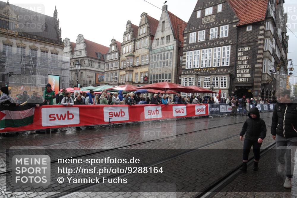 05.10.2025 - 20. swb-Marathon Bremen Yannick Fuchs http://msf.ph/oto/9288164 05.10.2025 15:02:21 Ziel  meine-sportfotos.de