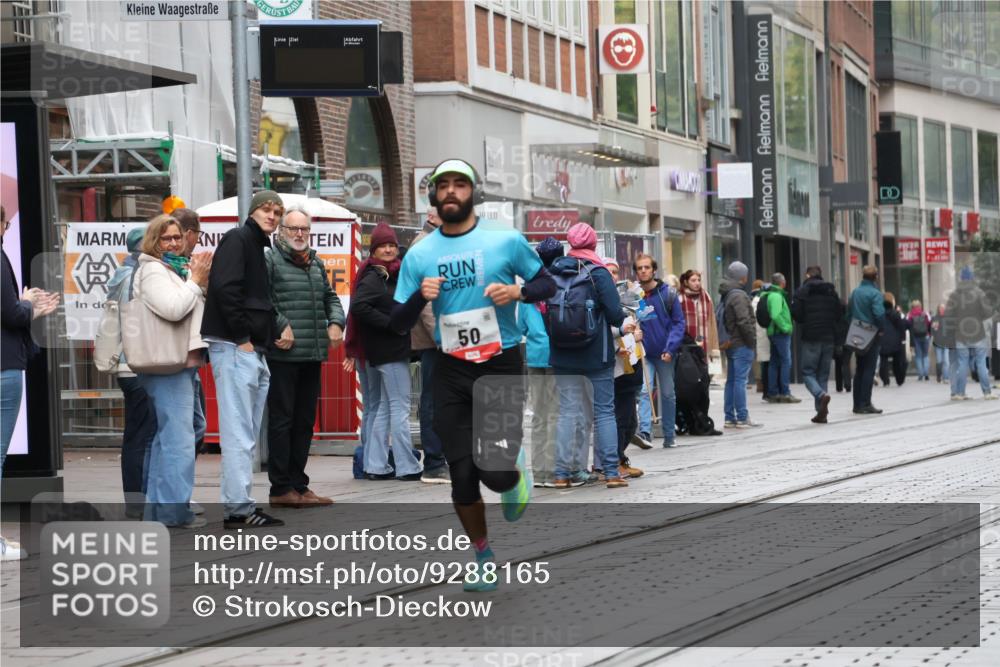 05.10.2025 - 20. swb-Marathon Bremen Strokosch-Dieckow http://msf.ph/oto/9288165 05.10.2025 12:27:00 Ziel 50, 1648, 50, 1648 meine-sportfotos.de