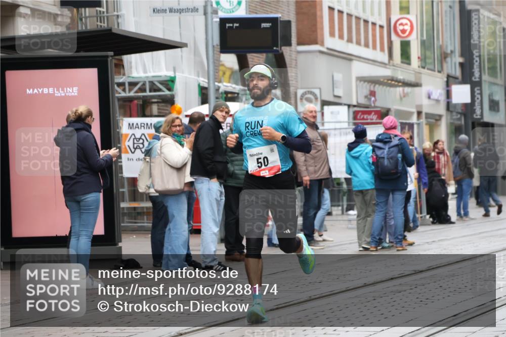 05.10.2025 - 20. swb-Marathon Bremen Strokosch-Dieckow http://msf.ph/oto/9288174 05.10.2025 12:27:00 Ziel 50, 1648, 50, 1648 meine-sportfotos.de