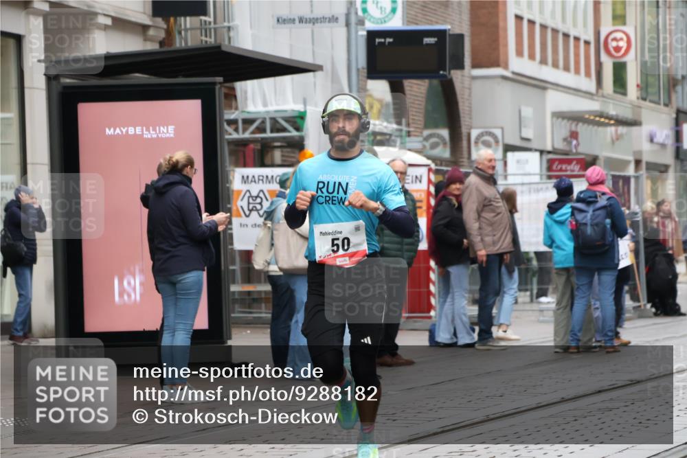 05.10.2025 - 20. swb-Marathon Bremen Strokosch-Dieckow http://msf.ph/oto/9288182 05.10.2025 12:27:01 Ziel 50, 1648, 50, 1648 meine-sportfotos.de