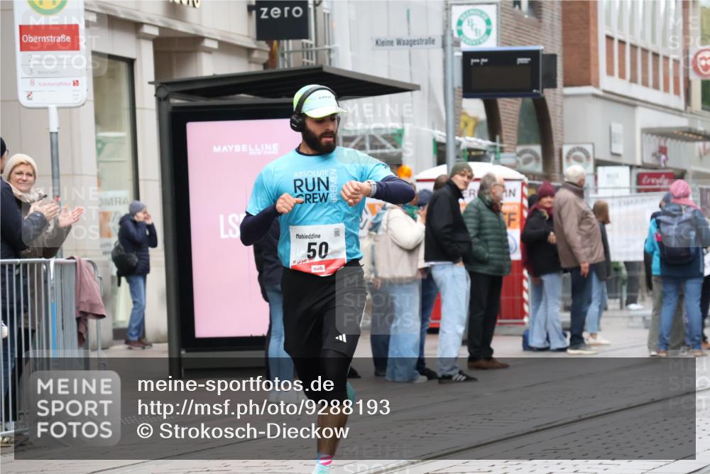 05.10.2025 - 20. swb-Marathon Bremen Strokosch-Dieckow http://msf.ph/oto/9288193 05.10.2025 12:27:01 Ziel 50, 1648, 50, 1648 meine-sportfotos.de