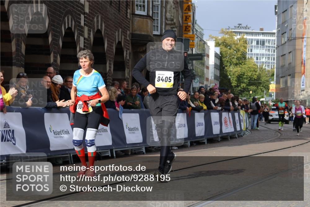 05.10.2025 - 20. swb-Marathon Bremen Strokosch-Dieckow http://msf.ph/oto/9288195 05.10.2025 11:20:48 Ziel 9405, 10012, 11643 meine-sportfotos.de