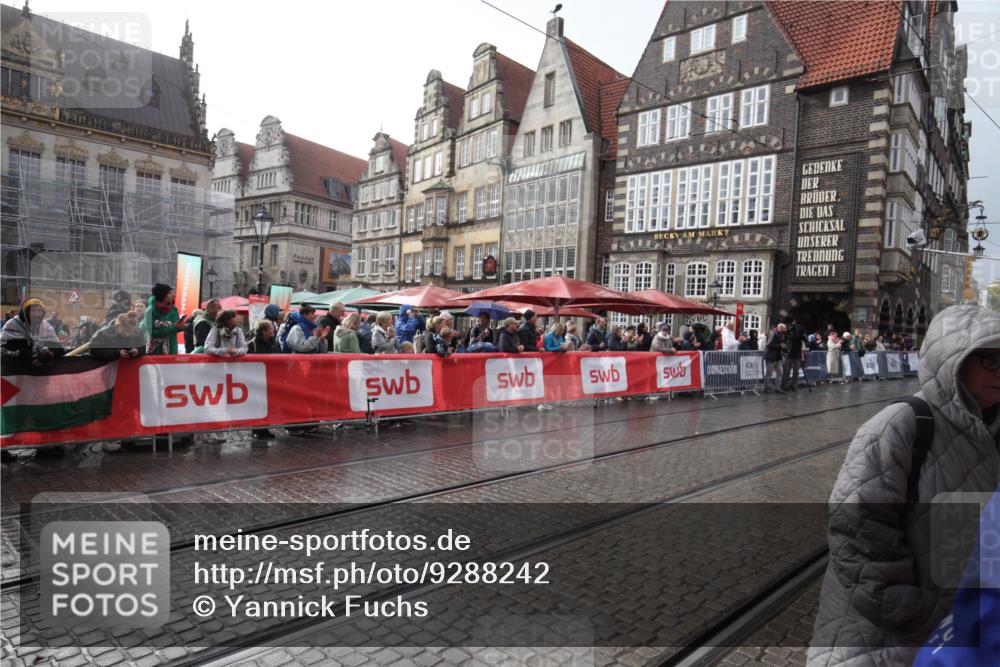 05.10.2025 - 20. swb-Marathon Bremen Yannick Fuchs http://msf.ph/oto/9288242 05.10.2025 15:02:54 Ziel  meine-sportfotos.de