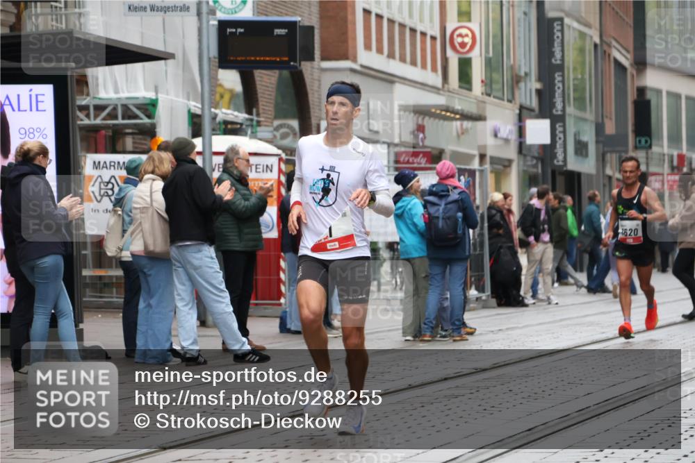 05.10.2025 - 20. swb-Marathon Bremen Strokosch-Dieckow http://msf.ph/oto/9288255 05.10.2025 12:27:29 Ziel 1, 1620, 1, 1620 meine-sportfotos.de