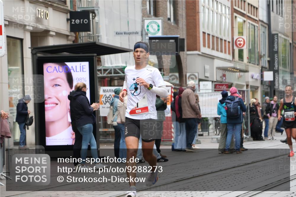 05.10.2025 - 20. swb-Marathon Bremen Strokosch-Dieckow http://msf.ph/oto/9288273 05.10.2025 12:27:30 Ziel 1, 1620, 1, 1620 meine-sportfotos.de