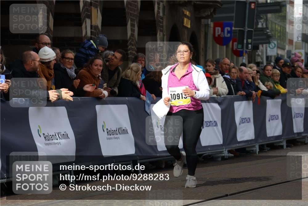 05.10.2025 - 20. swb-Marathon Bremen Strokosch-Dieckow http://msf.ph/oto/9288283 05.10.2025 11:20:58 Ziel 10362, 10913 meine-sportfotos.de