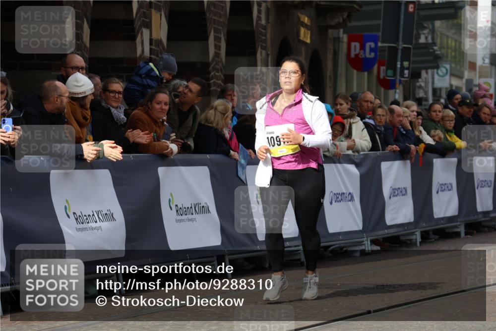 05.10.2025 - 20. swb-Marathon Bremen Strokosch-Dieckow http://msf.ph/oto/9288310 05.10.2025 11:20:58 Ziel 10362, 10913 meine-sportfotos.de