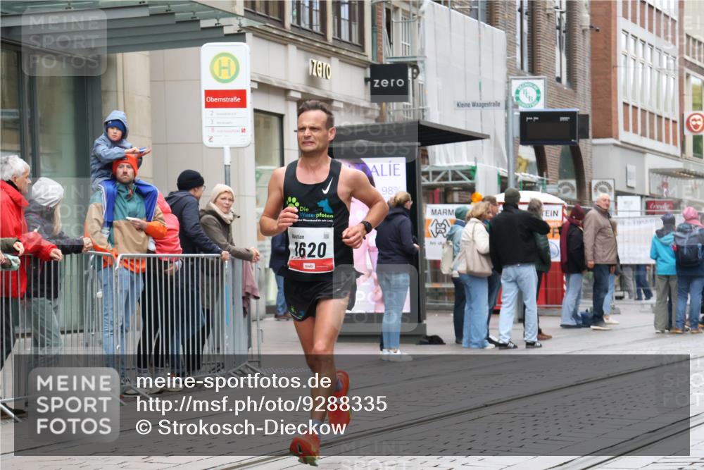 05.10.2025 - 20. swb-Marathon Bremen Strokosch-Dieckow http://msf.ph/oto/9288335 05.10.2025 12:27:36 Ziel 1, 1620, 1, 1620 meine-sportfotos.de