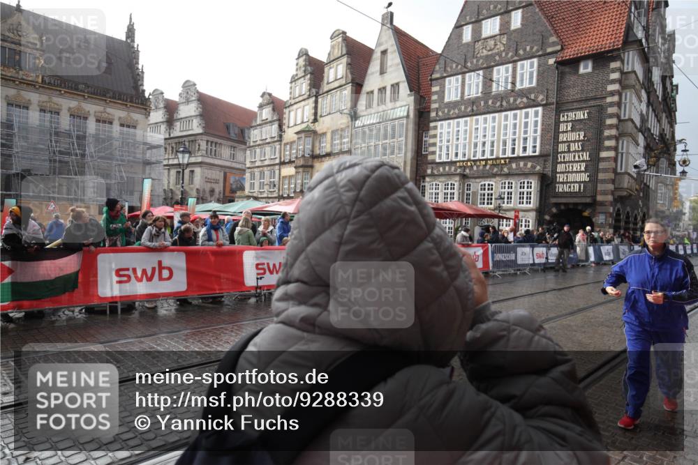 05.10.2025 - 20. swb-Marathon Bremen Yannick Fuchs http://msf.ph/oto/9288339 05.10.2025 15:03:25 Ziel  meine-sportfotos.de