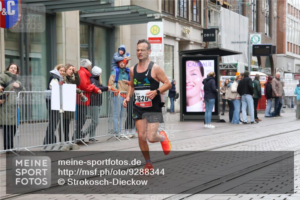 05.10.2025 - 20. swb-Marathon Bremen Strokosch-Dieckow http://msf.ph/oto/9288344 05.10.2025 12:27:36 Ziel 1, 1620, 1, 1620 meine-sportfotos.de