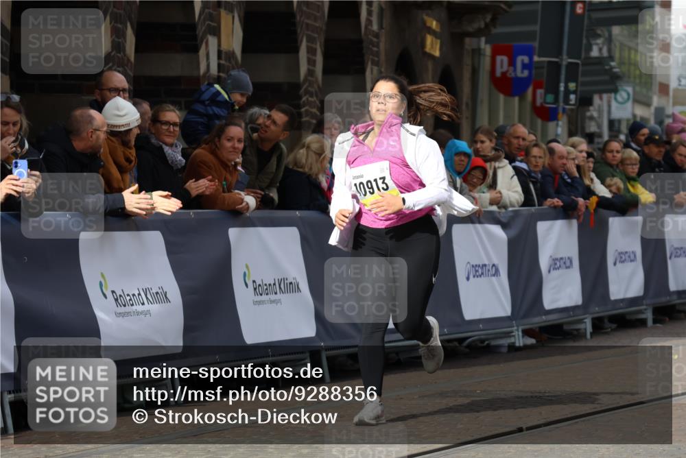 05.10.2025 - 20. swb-Marathon Bremen Strokosch-Dieckow http://msf.ph/oto/9288356 05.10.2025 11:20:58 Ziel 10362, 10913 meine-sportfotos.de