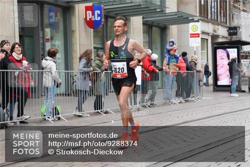 05.10.2025 - 20. swb-Marathon Bremen Strokosch-Dieckow http://msf.ph/oto/9288374 05.10.2025 12:27:37 Ziel 1, 1620, 1, 1620 meine-sportfotos.de