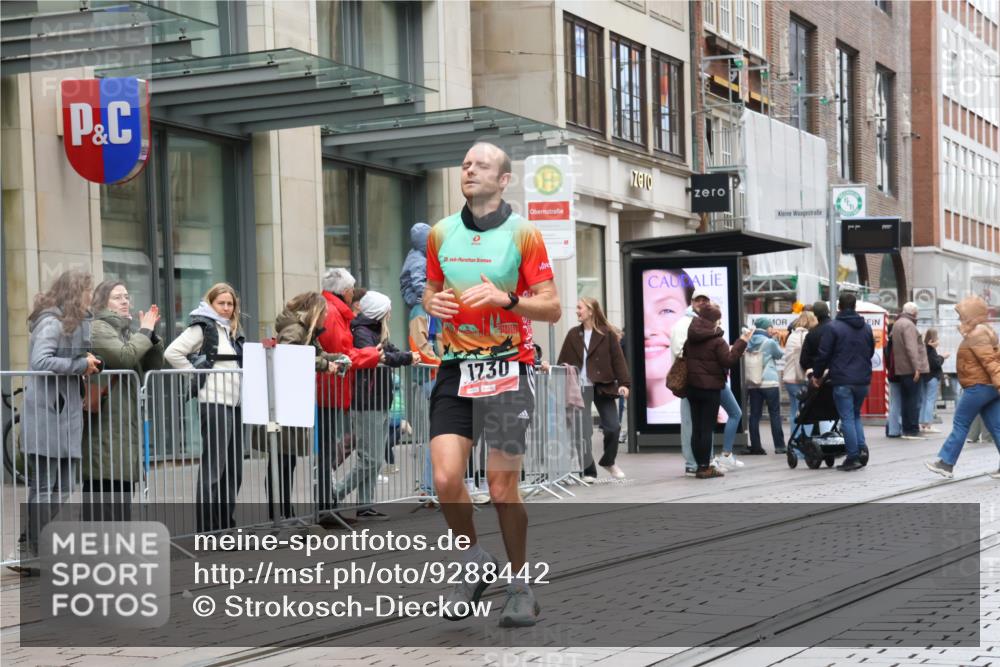 05.10.2025 - 20. swb-Marathon Bremen Strokosch-Dieckow http://msf.ph/oto/9288442 05.10.2025 12:28:18 Ziel 542, 1113, 1730, 1948, 2053, 2159, 542, 1113, 1730, 1948, 2053, 2159 meine-sportfotos.de