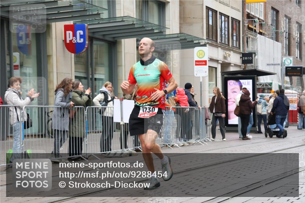 05.10.2025 - 20. swb-Marathon Bremen Strokosch-Dieckow http://msf.ph/oto/9288454 05.10.2025 12:28:19 Ziel 542, 1113, 1730, 1948, 2053, 2159, 2292, 542, 1113, 1730, 1948, 2053, 2159, 2292 meine-sportfotos.de