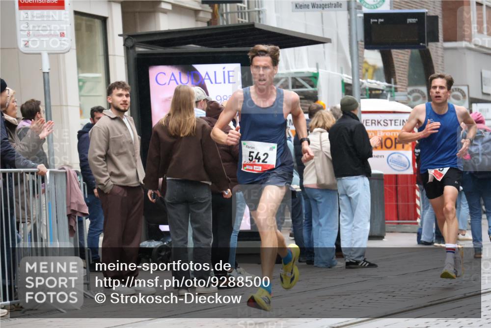 05.10.2025 - 20. swb-Marathon Bremen Strokosch-Dieckow http://msf.ph/oto/9288500 05.10.2025 12:28:28 Ziel 542, 600, 717, 1113, 1730, 1948, 2053, 2159, 2292, 542, 600, 717, 1113, 1730, 1948, 2053, 2159, 2292 meine-sportfotos.de