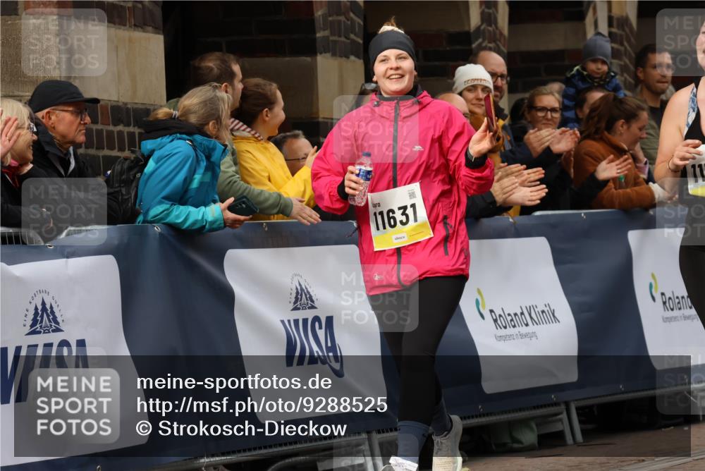 05.10.2025 - 20. swb-Marathon Bremen Strokosch-Dieckow http://msf.ph/oto/9288525 05.10.2025 11:21:19 Ziel 11631, 11743 meine-sportfotos.de