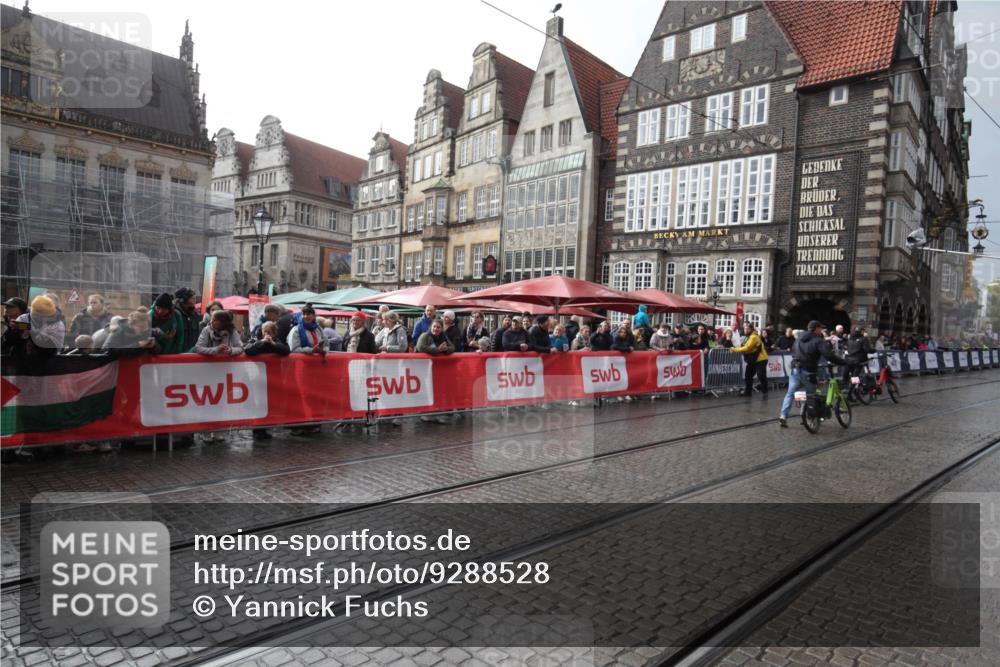 05.10.2025 - 20. swb-Marathon Bremen Yannick Fuchs http://msf.ph/oto/9288528 05.10.2025 15:06:16 Ziel  meine-sportfotos.de