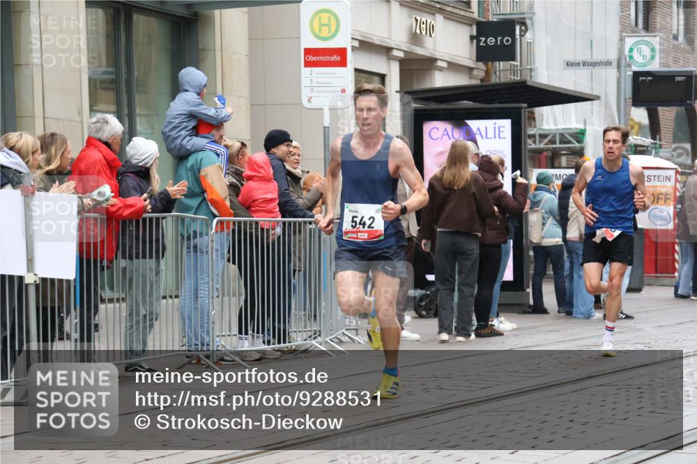 05.10.2025 - 20. swb-Marathon Bremen Strokosch-Dieckow http://msf.ph/oto/9288531 05.10.2025 12:28:29 Ziel 542, 600, 717, 1113, 1948, 2053, 2159, 2292, 542, 600, 717, 1113, 1948, 2053, 2159, 2292 meine-sportfotos.de