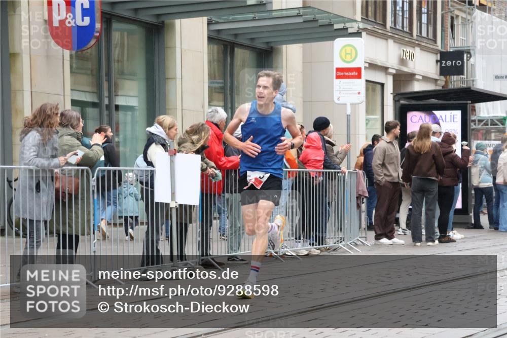 05.10.2025 - 20. swb-Marathon Bremen Strokosch-Dieckow http://msf.ph/oto/9288598 05.10.2025 12:28:31 Ziel 542, 600, 717, 1113, 1948, 2053, 2159, 2292, 542, 600, 717, 1113, 1948, 2053, 2159, 2292 meine-sportfotos.de