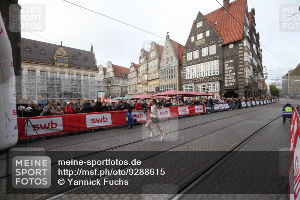 05.10.2025 - 20. swb-Marathon Bremen Yannick Fuchs http://msf.ph/oto/9288615 05.10.2025 10:30:19 Ziel 11 meine-sportfotos.de