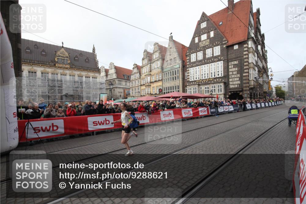 05.10.2025 - 20. swb-Marathon Bremen Yannick Fuchs http://msf.ph/oto/9288621 05.10.2025 10:30:19 Ziel 11 meine-sportfotos.de