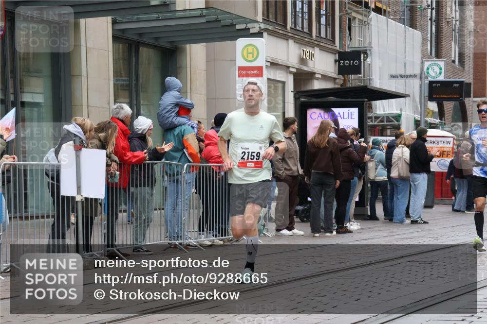 05.10.2025 - 20. swb-Marathon Bremen Strokosch-Dieckow http://msf.ph/oto/9288665 05.10.2025 12:28:35 Ziel 600, 717, 1113, 1948, 2053, 2159, 2292, 600, 717, 1113, 1948, 2053, 2159, 2292 meine-sportfotos.de