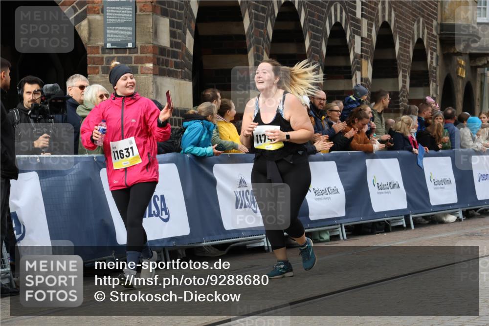 05.10.2025 - 20. swb-Marathon Bremen Strokosch-Dieckow http://msf.ph/oto/9288680 05.10.2025 11:21:20 Ziel 11631, 11743 meine-sportfotos.de