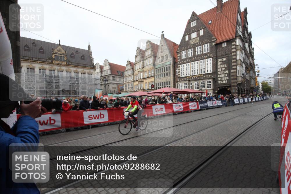 05.10.2025 - 20. swb-Marathon Bremen Yannick Fuchs http://msf.ph/oto/9288682 05.10.2025 10:32:50 Ziel 9996 meine-sportfotos.de