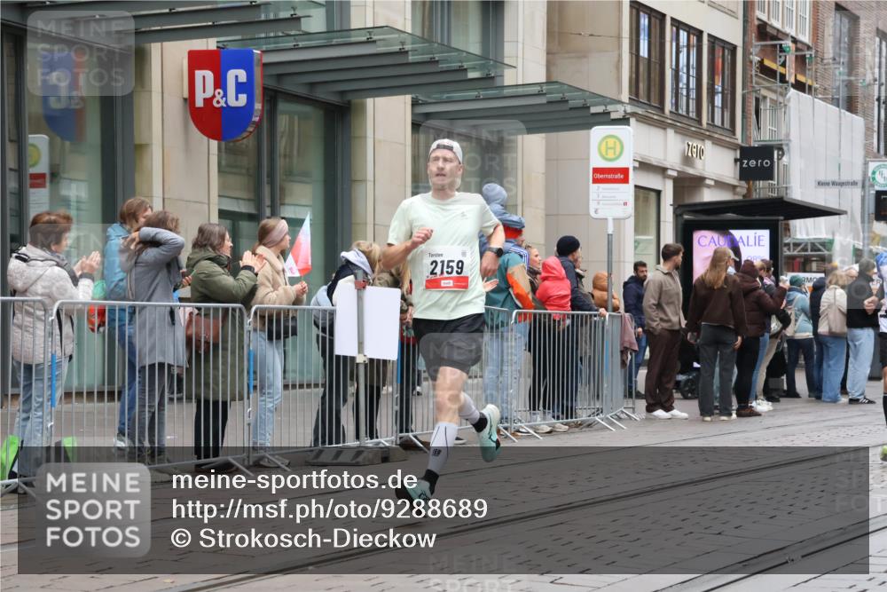 05.10.2025 - 20. swb-Marathon Bremen Strokosch-Dieckow http://msf.ph/oto/9288689 05.10.2025 12:28:35 Ziel 600, 717, 1113, 1948, 2053, 2159, 2292, 600, 717, 1113, 1948, 2053, 2159, 2292 meine-sportfotos.de
