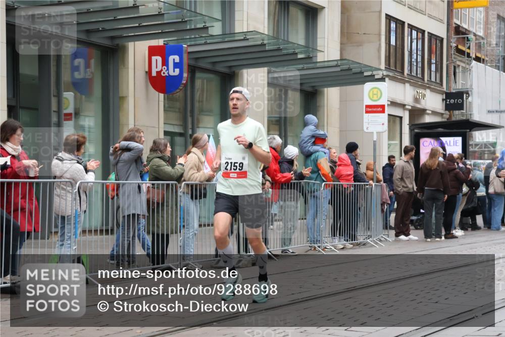 05.10.2025 - 20. swb-Marathon Bremen Strokosch-Dieckow http://msf.ph/oto/9288698 05.10.2025 12:28:35 Ziel 600, 717, 1113, 1948, 2053, 2159, 2292, 600, 717, 1113, 1948, 2053, 2159, 2292 meine-sportfotos.de