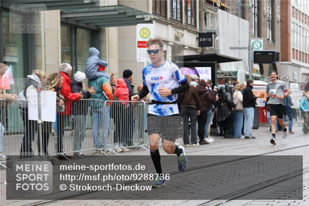 05.10.2025 - 20. swb-Marathon Bremen Strokosch-Dieckow http://msf.ph/oto/9288736 05.10.2025 12:28:37 Ziel 600, 717, 1113, 1948, 2053, 2159, 2292, 600, 717, 1113, 1948, 2053, 2159, 2292 meine-sportfotos.de