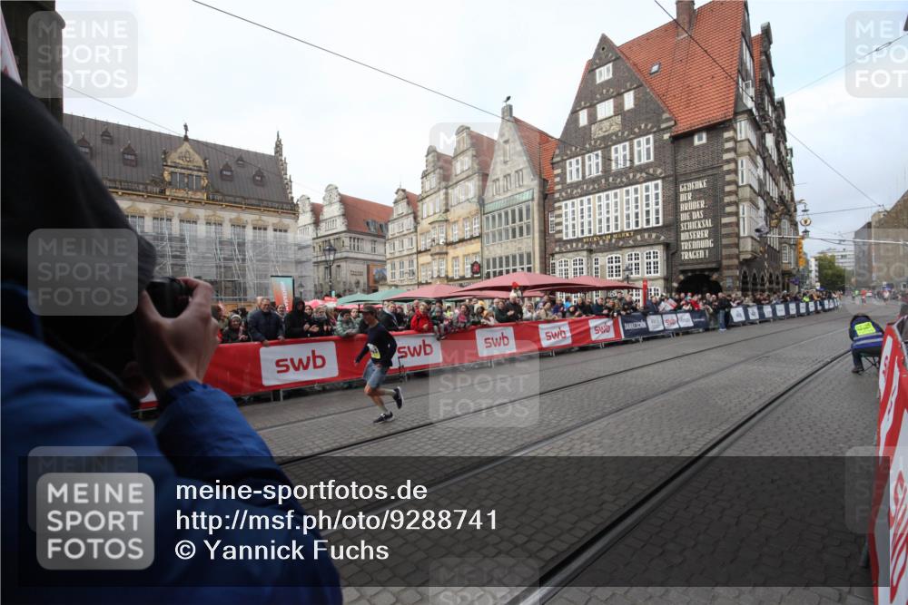 05.10.2025 - 20. swb-Marathon Bremen Yannick Fuchs http://msf.ph/oto/9288741 05.10.2025 10:35:18 Ziel 11443 meine-sportfotos.de