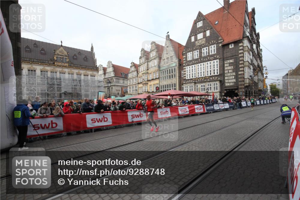 05.10.2025 - 20. swb-Marathon Bremen Yannick Fuchs http://msf.ph/oto/9288748 05.10.2025 10:35:32 Ziel 9340, 11341 meine-sportfotos.de
