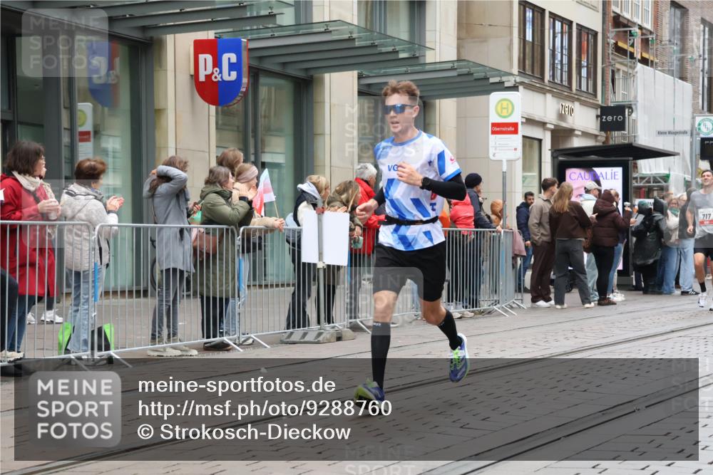 05.10.2025 - 20. swb-Marathon Bremen Strokosch-Dieckow http://msf.ph/oto/9288760 05.10.2025 12:28:37 Ziel 600, 717, 1113, 1948, 2053, 2159, 2292, 600, 717, 1113, 1948, 2053, 2159, 2292 meine-sportfotos.de