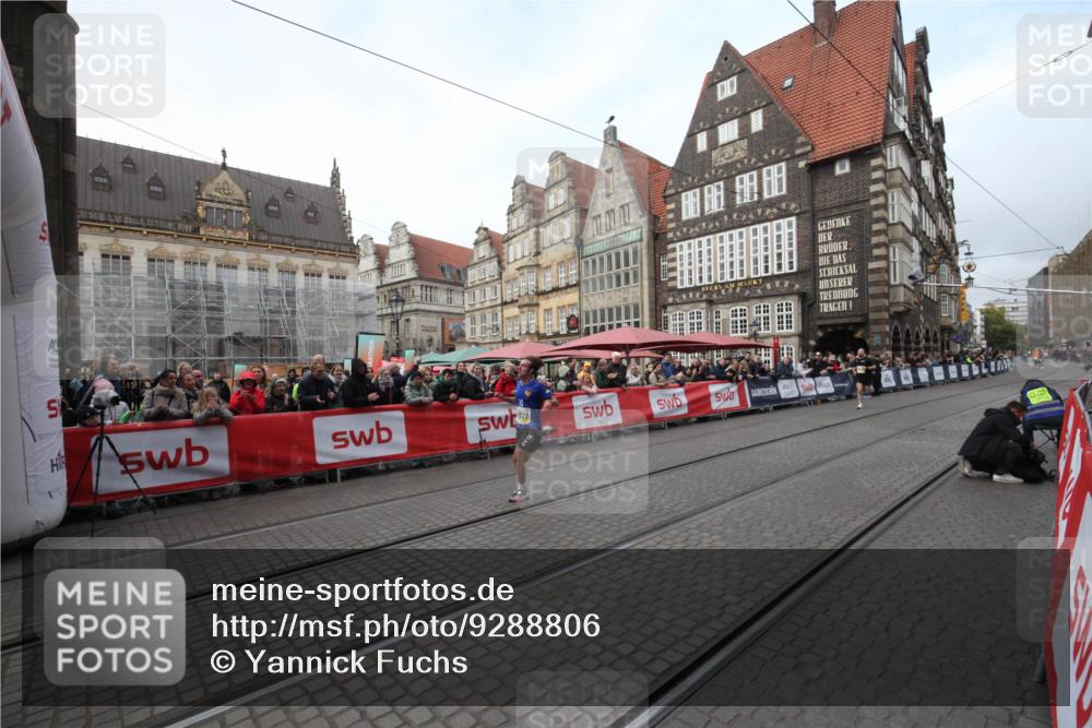 05.10.2025 - 20. swb-Marathon Bremen Yannick Fuchs http://msf.ph/oto/9288806 05.10.2025 10:36:41 Ziel 9527, 9829 meine-sportfotos.de