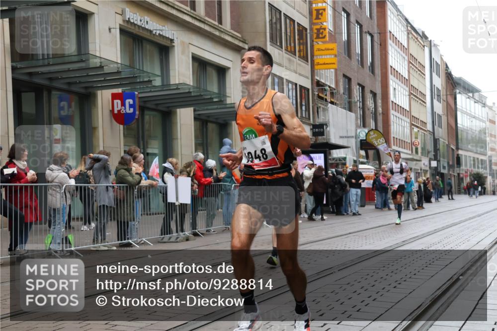 05.10.2025 - 20. swb-Marathon Bremen Strokosch-Dieckow http://msf.ph/oto/9288814 05.10.2025 12:28:39 Ziel 600, 717, 1113, 1948, 2159, 2292, 600, 717, 1113, 1948, 2159, 2292 meine-sportfotos.de