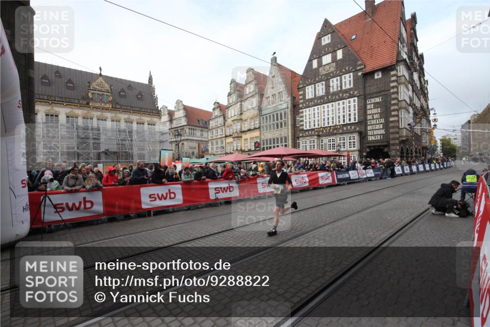05.10.2025 - 20. swb-Marathon Bremen Yannick Fuchs http://msf.ph/oto/9288822 05.10.2025 10:36:56 Ziel 9429 meine-sportfotos.de