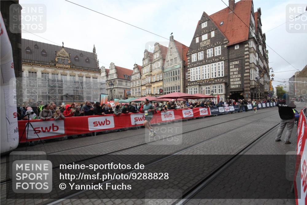 05.10.2025 - 20. swb-Marathon Bremen Yannick Fuchs http://msf.ph/oto/9288828 05.10.2025 10:37:21 Ziel 9565, 10704, 11213 meine-sportfotos.de