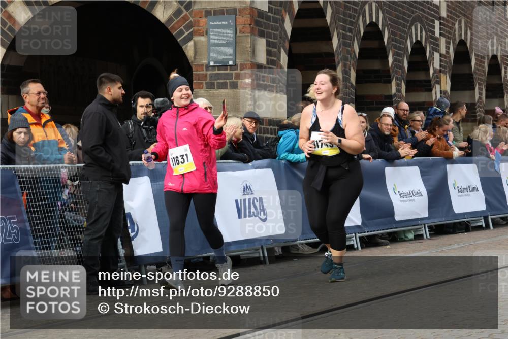 05.10.2025 - 20. swb-Marathon Bremen Strokosch-Dieckow http://msf.ph/oto/9288850 05.10.2025 11:21:20 Ziel 11631, 11743 meine-sportfotos.de