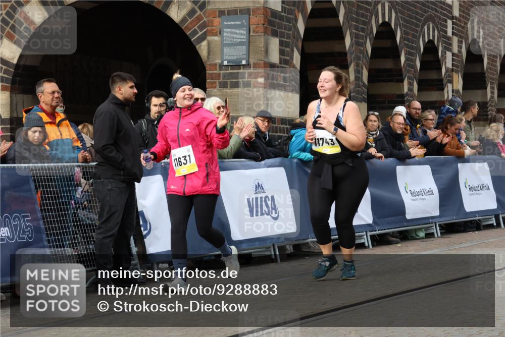 05.10.2025 - 20. swb-Marathon Bremen Strokosch-Dieckow http://msf.ph/oto/9288883 05.10.2025 11:21:21 Ziel 11631, 11743 meine-sportfotos.de