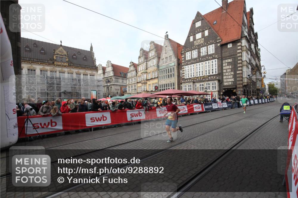 05.10.2025 - 20. swb-Marathon Bremen Yannick Fuchs http://msf.ph/oto/9288892 05.10.2025 10:38:26 Ziel 9809, 11430 meine-sportfotos.de