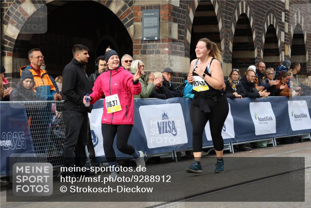 05.10.2025 - 20. swb-Marathon Bremen Strokosch-Dieckow http://msf.ph/oto/9288912 05.10.2025 11:21:21 Ziel 11631, 11743 meine-sportfotos.de