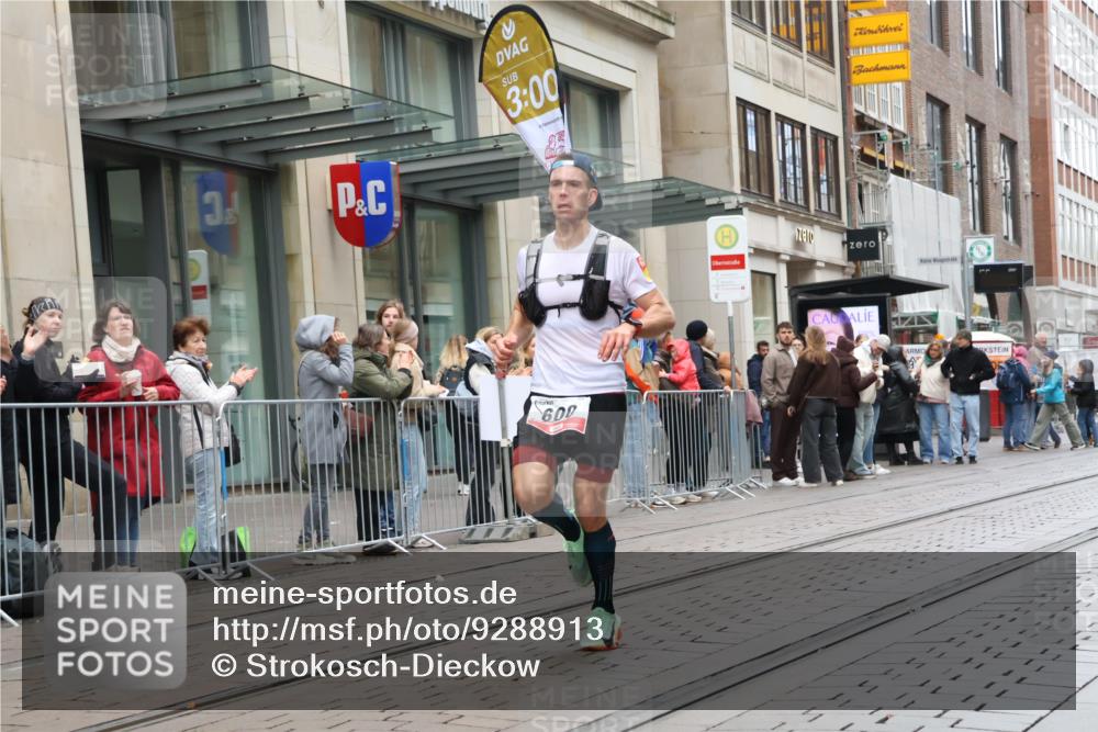 05.10.2025 - 20. swb-Marathon Bremen Strokosch-Dieckow http://msf.ph/oto/9288913 05.10.2025 12:28:43 Ziel 600, 717, 1948, 2116, 2292, 600, 717, 1948, 2116, 2292 meine-sportfotos.de