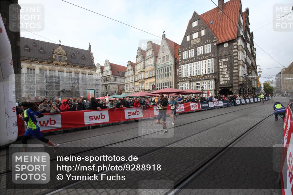 05.10.2025 - 20. swb-Marathon Bremen Yannick Fuchs http://msf.ph/oto/9288918 05.10.2025 10:38:53 Ziel 9341, 10352, 10517, 10967 meine-sportfotos.de