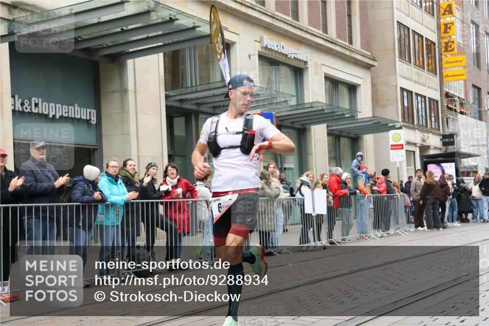 05.10.2025 - 20. swb-Marathon Bremen Strokosch-Dieckow http://msf.ph/oto/9288934 05.10.2025 12:28:43 Ziel 600, 717, 1948, 2116, 2292, 600, 717, 1948, 2116, 2292 meine-sportfotos.de