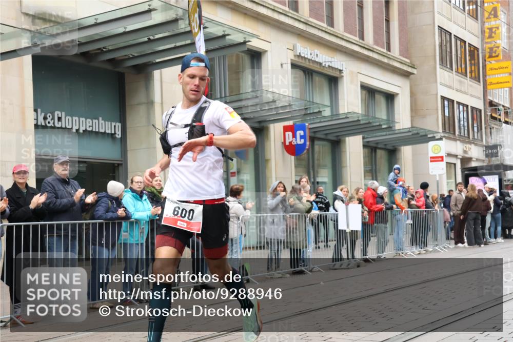 05.10.2025 - 20. swb-Marathon Bremen Strokosch-Dieckow http://msf.ph/oto/9288946 05.10.2025 12:28:44 Ziel 600, 717, 2116, 2292, 600, 717, 2116, 2292 meine-sportfotos.de