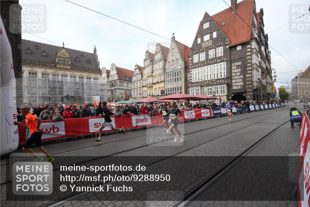 05.10.2025 - 20. swb-Marathon Bremen Yannick Fuchs http://msf.ph/oto/9288950 05.10.2025 10:39:27 Ziel 7111, 9239, 9863, 11067, 11343 meine-sportfotos.de