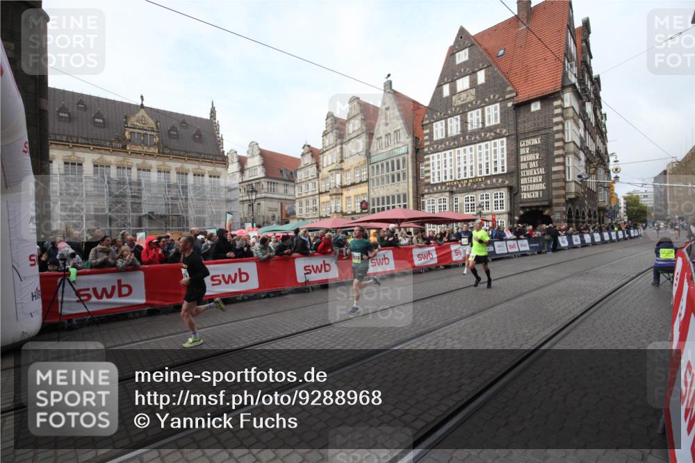 05.10.2025 - 20. swb-Marathon Bremen Yannick Fuchs http://msf.ph/oto/9288968 05.10.2025 10:39:41 Ziel 9289, 9671, 10525, 11418, 11474 meine-sportfotos.de