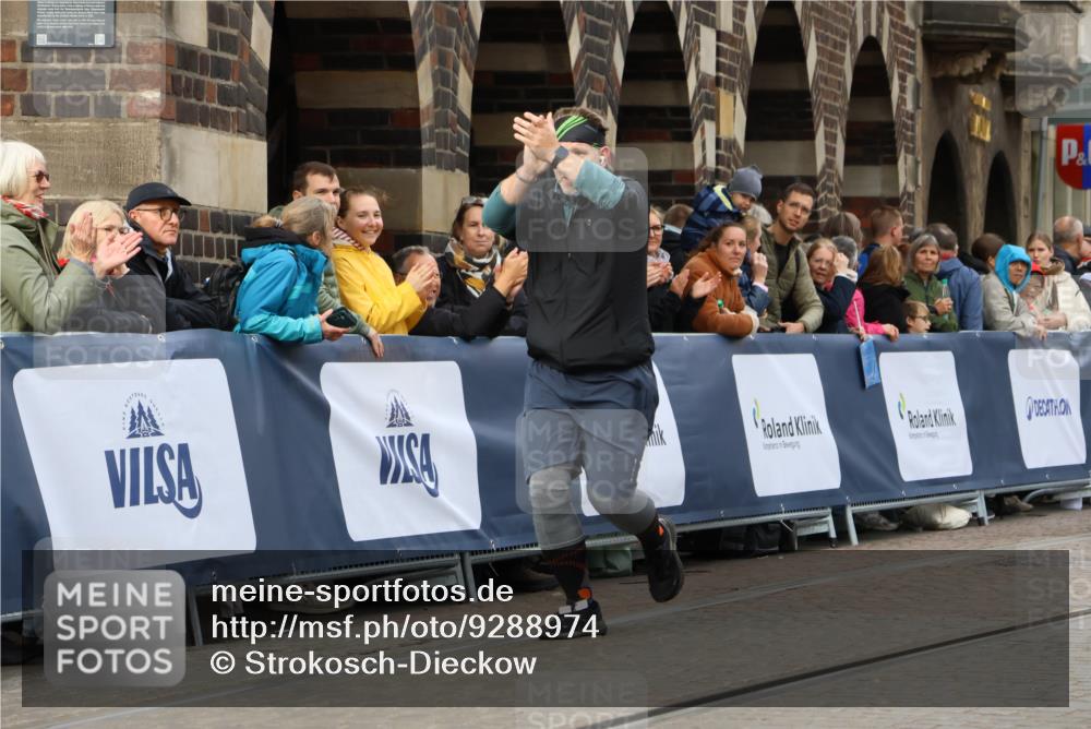 05.10.2025 - 20. swb-Marathon Bremen Strokosch-Dieckow http://msf.ph/oto/9288974 05.10.2025 11:21:26 Ziel 10072, 11631 meine-sportfotos.de